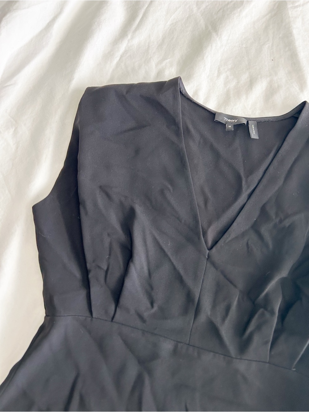Theory Black V-Neck Pleated Sleeveless Blouse - Picture 4 of 9